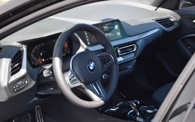 BMW Seria 1 cena 155300 przebieg: 5000, rok produkcji 2023 z Kalisz małe 631